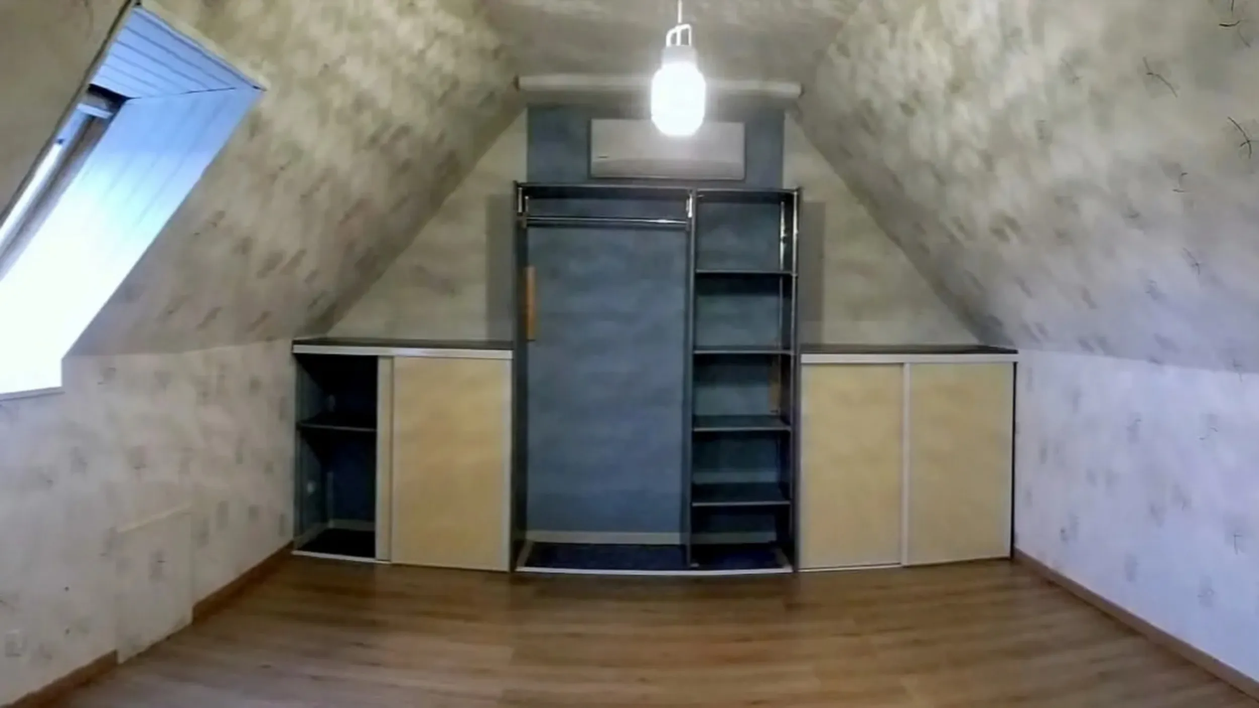 dressing sous pente avant Projet client - Un dressing sur-mesure sous pente